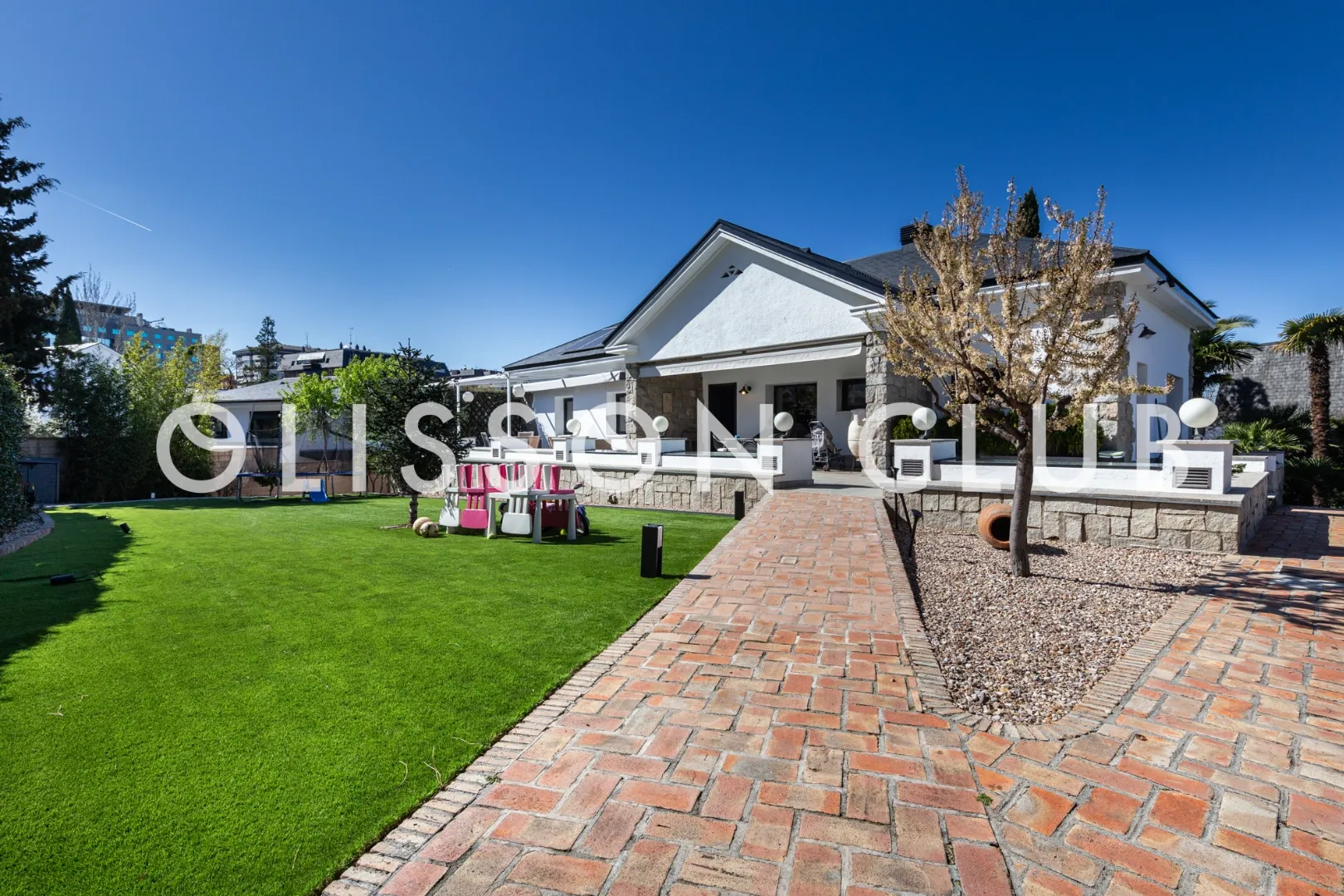Villa with pool in Mirasierra
