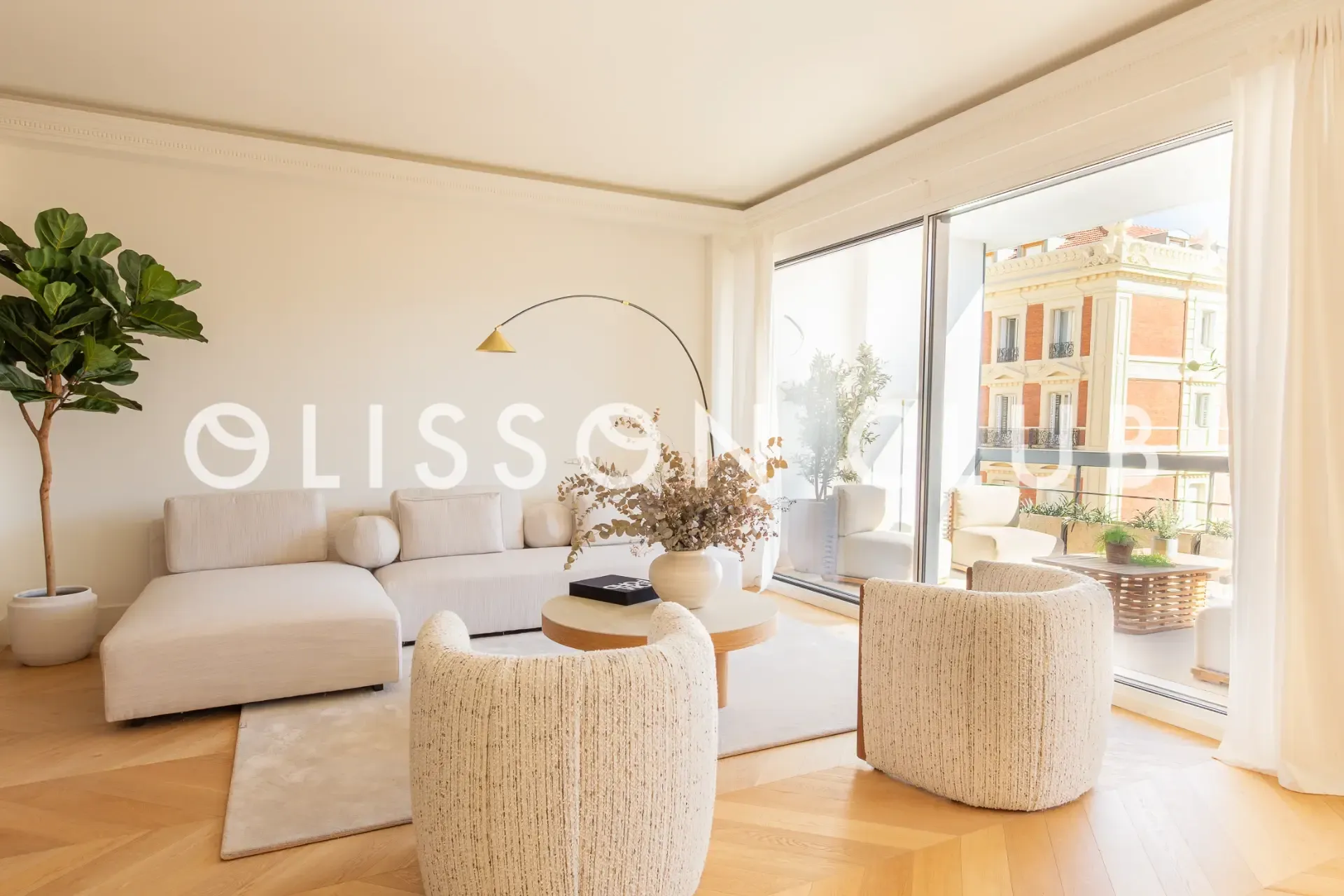 Piso con terraza y vistas al Casón del Buen Retiro 