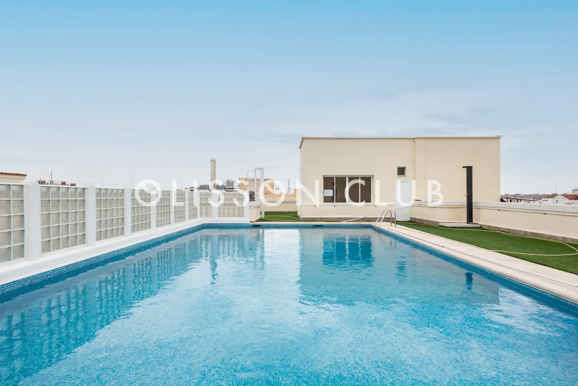 Espectacular piso a reformar con piscina en el barrio Salamanca