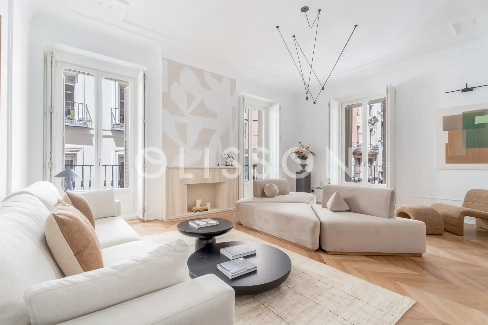 Nueve balcones a la calle, techos de 3,40 metros en Mejores calles de Justicia Prime