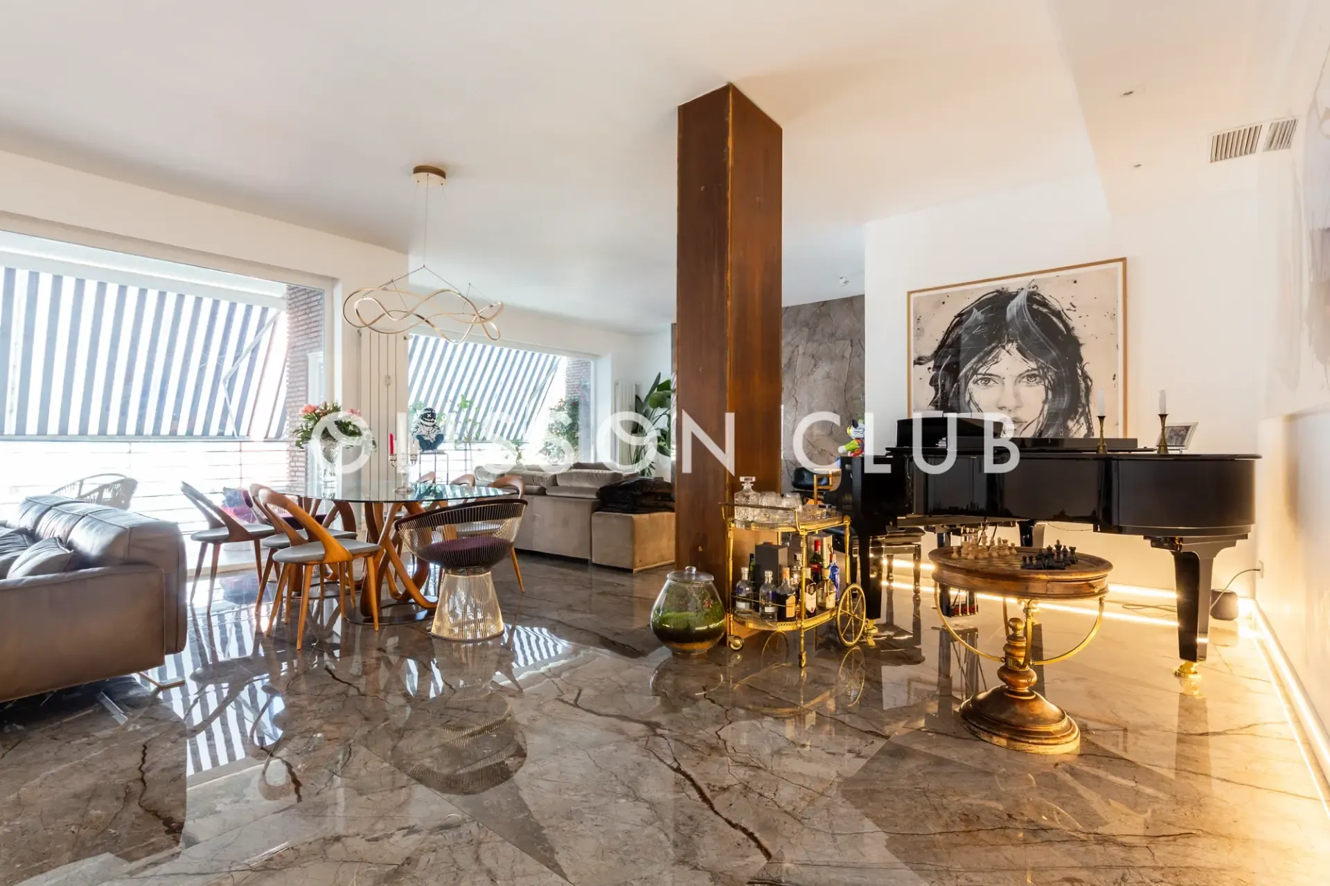 Spacious Apartment with Terrace, Light, and Elegance in Castellana          