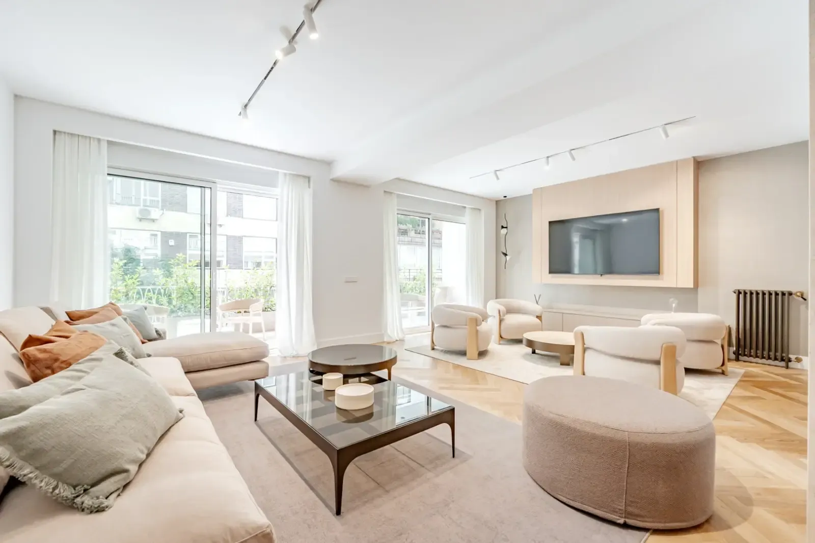 Magnificent flat with terrace and possibility of garage.