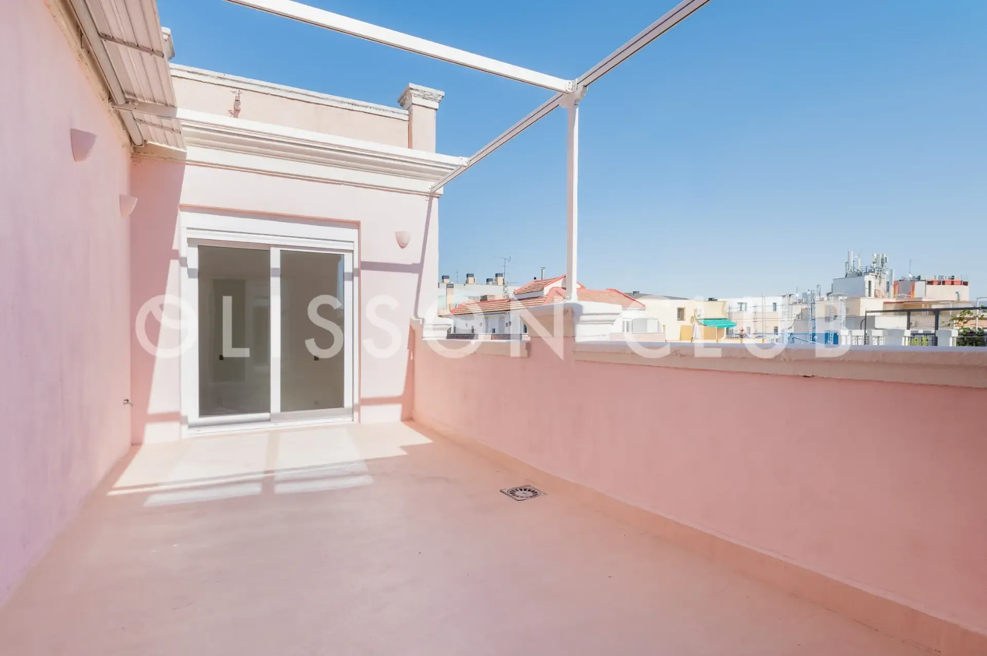 Exclusivo ático con terraza a estrenar en Chamberí