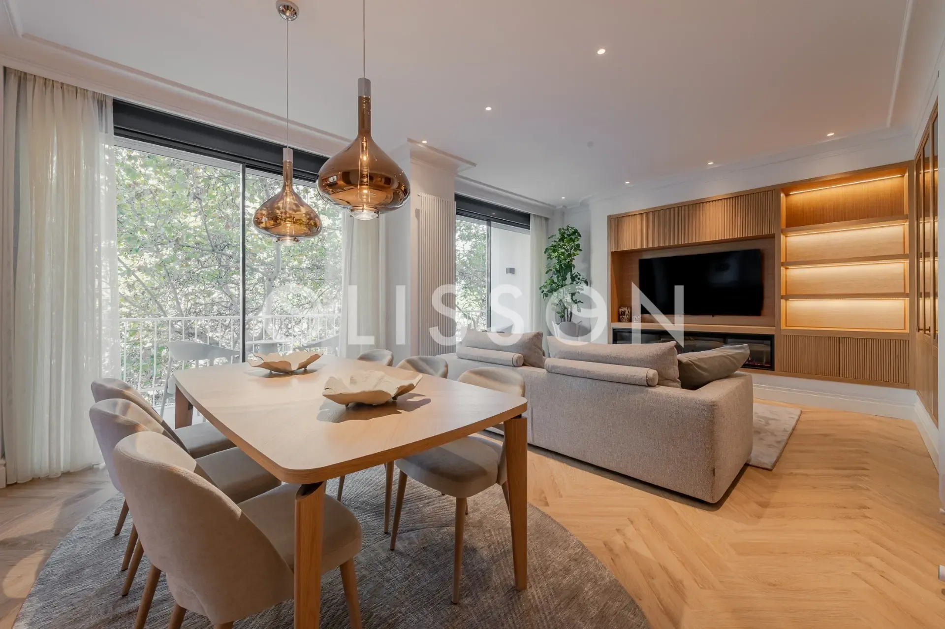 Exclusiva vivienda de lujo con terraza y piscina en Castellana