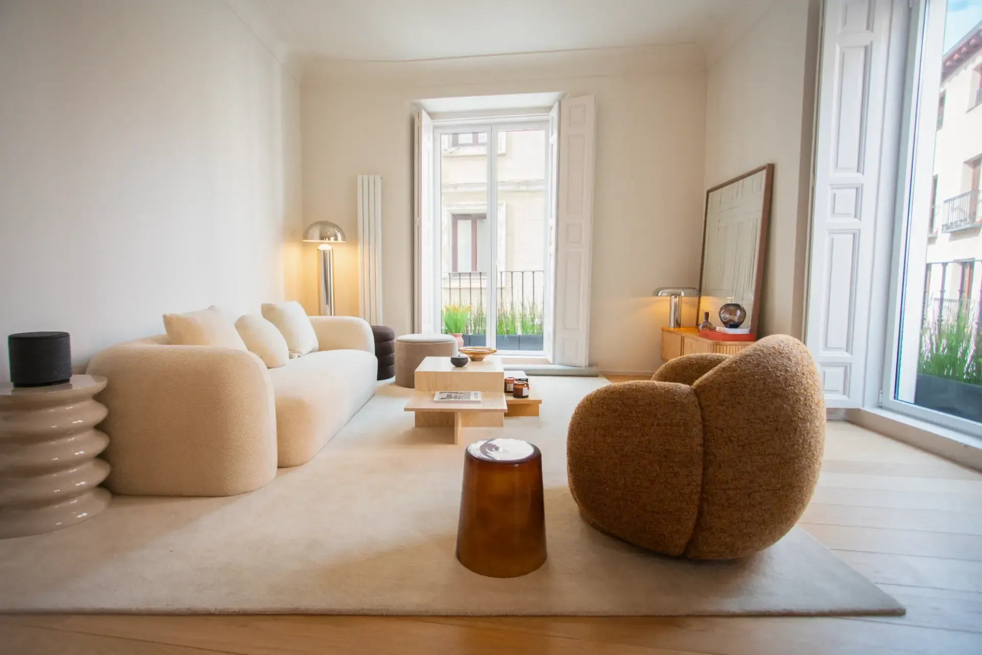Espectacular piso en equina con 5 balcones a la calle