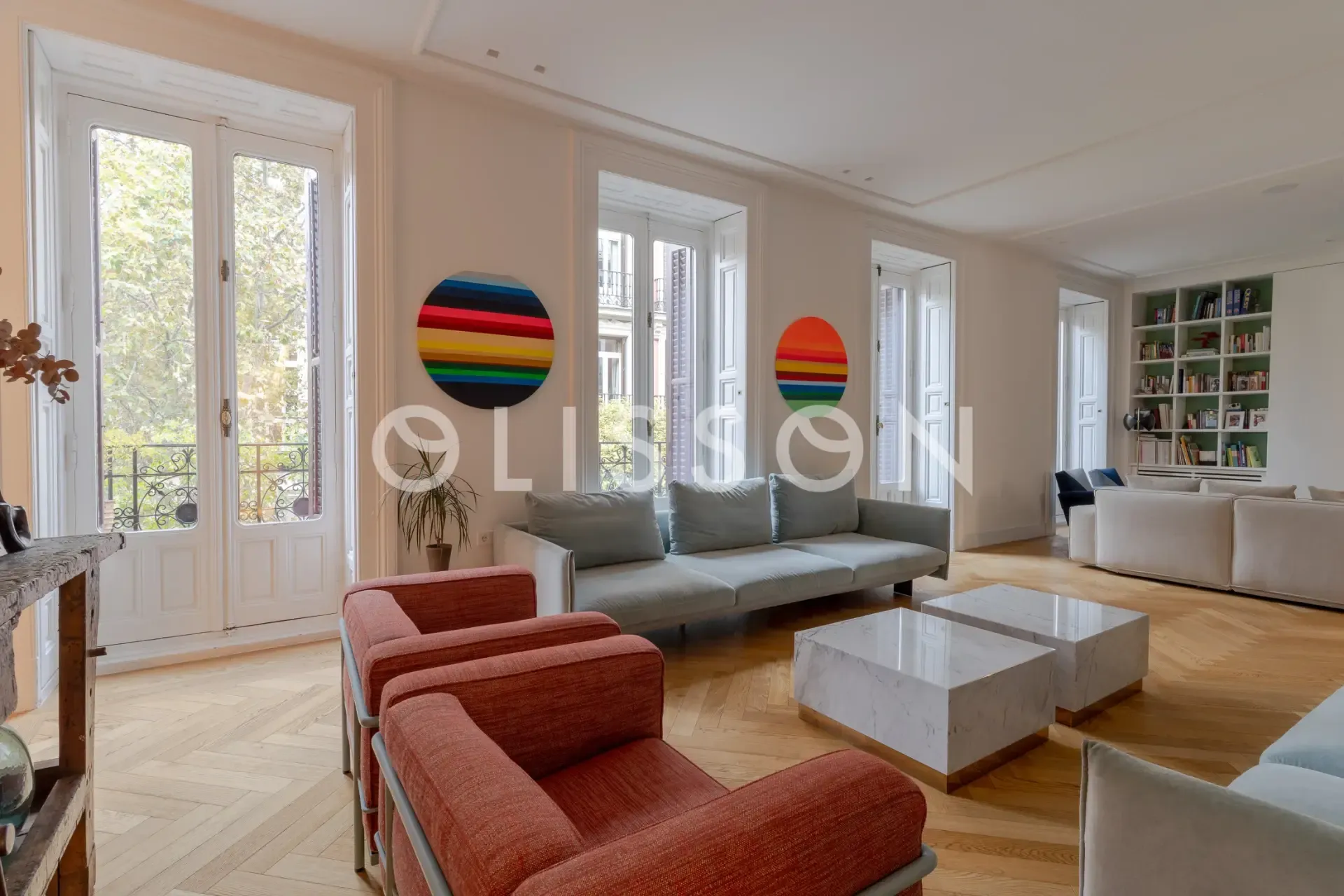 Propiedad exclusiva con mirador y balcones