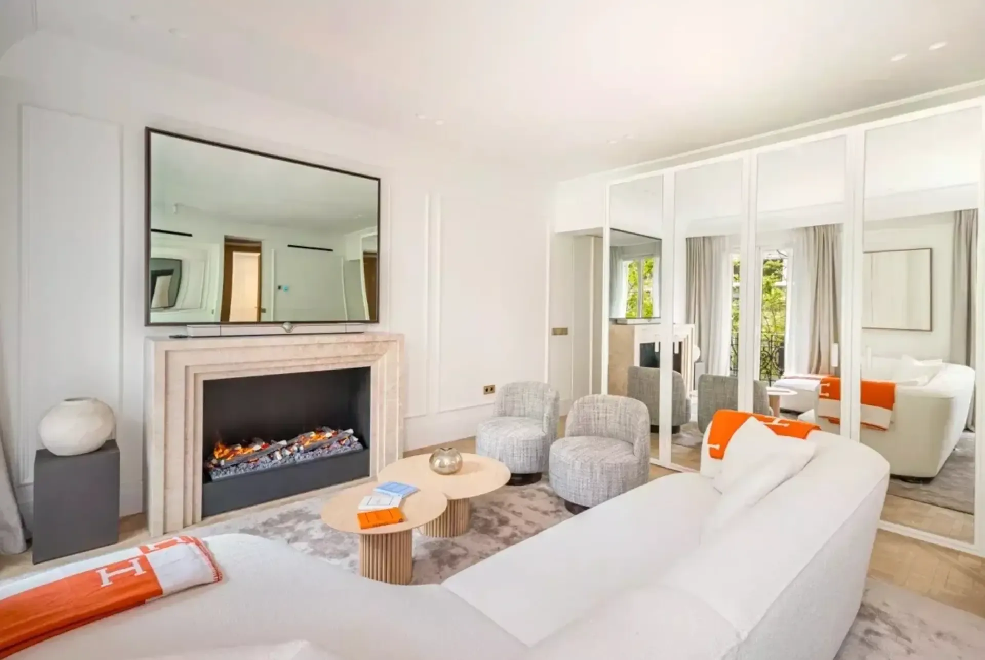 Espectacular piso con 4 balcones a la calle 