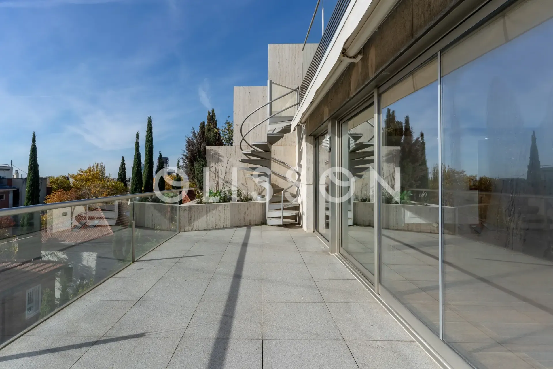 Ático dúplex con piscina privada en El Viso.