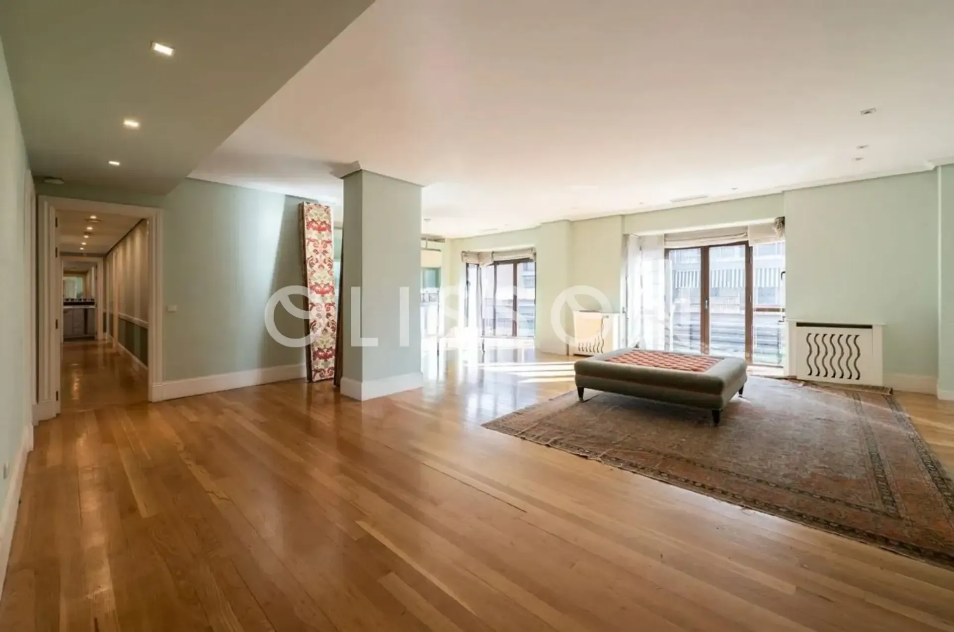 Amplio y luminoso piso en finca con piscina, garaje y jardín en Nueva España