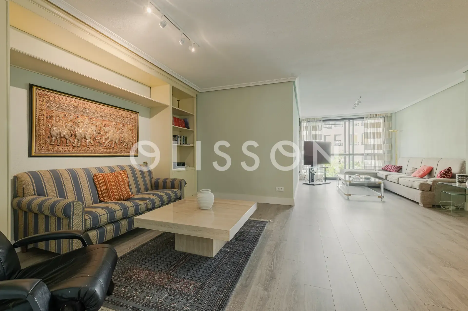 Magnífico piso con garaje, trastero y piscina en el barrio de Ibiza