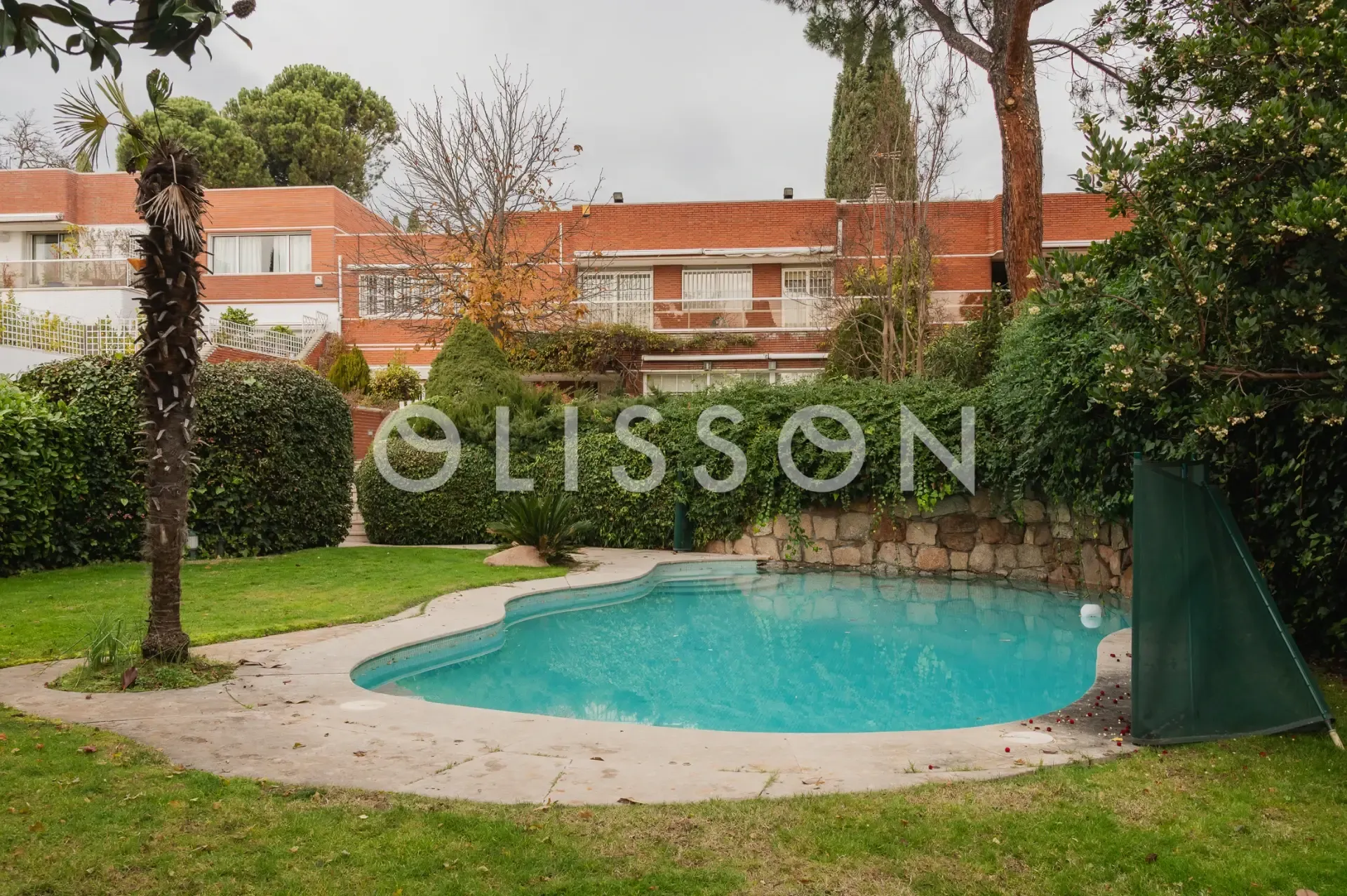 Arquitectura, privacidad y jardín: una joya en la zona de los Diplomáticos