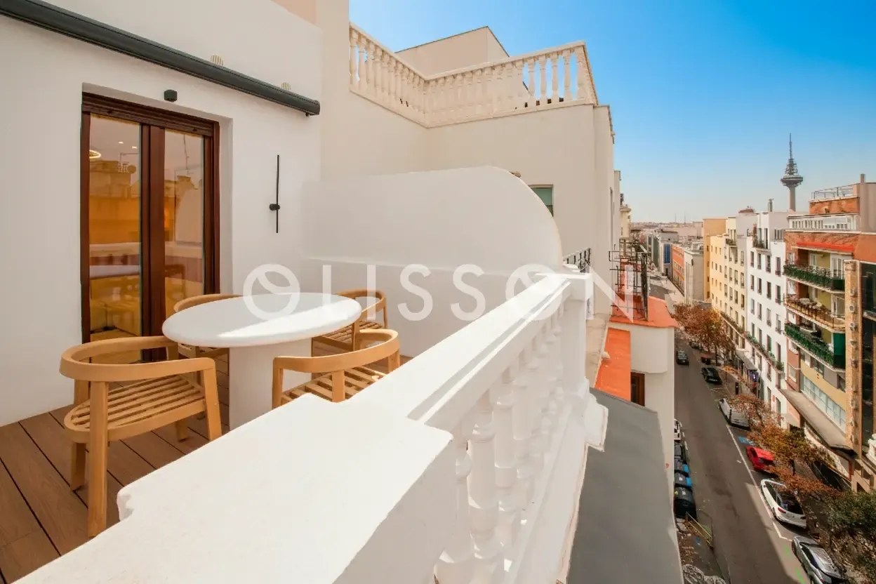 Ático reformado con terraza y orientación sur