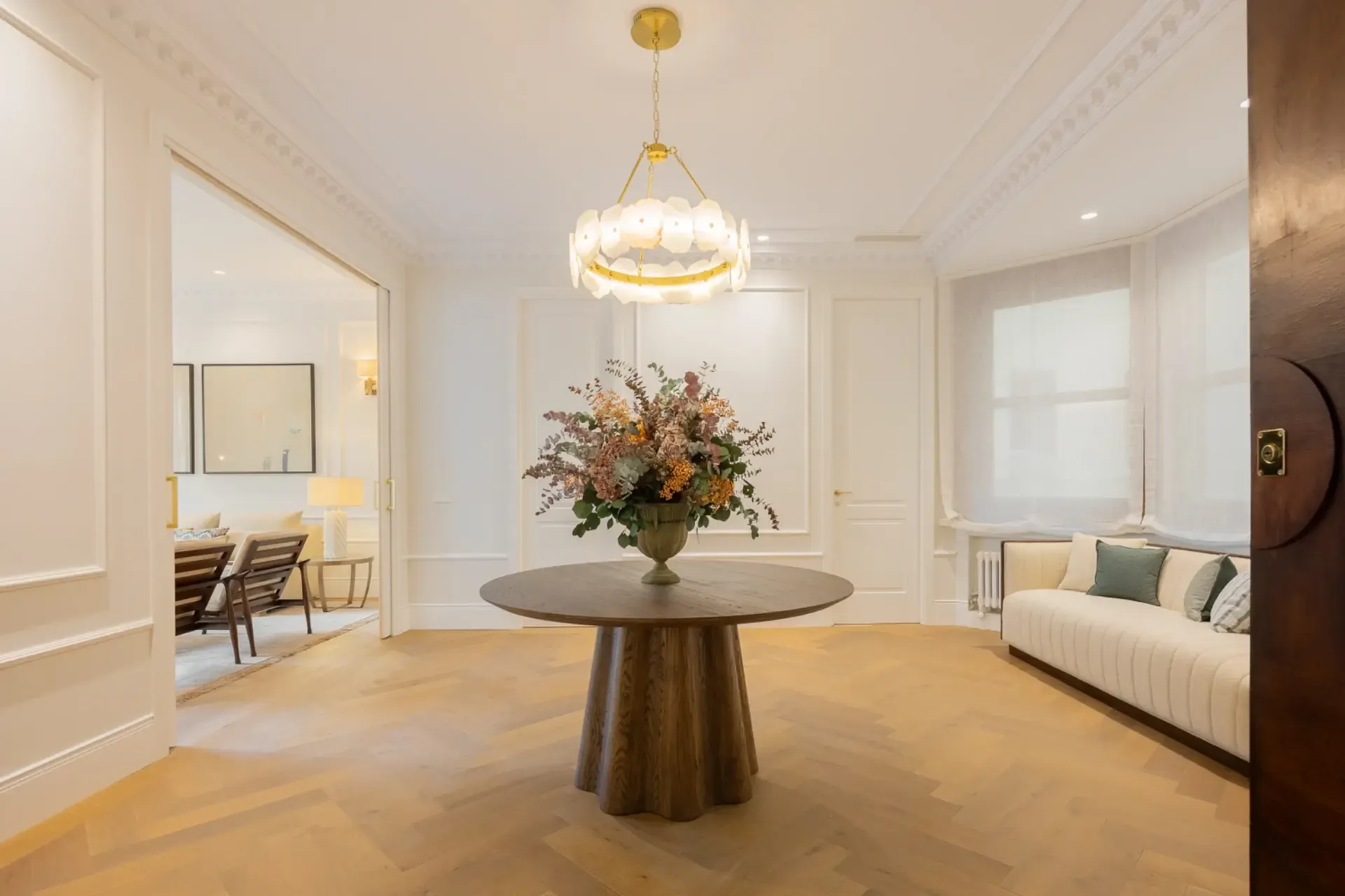 Con maravillosas vistas a la Embajada de Italia.