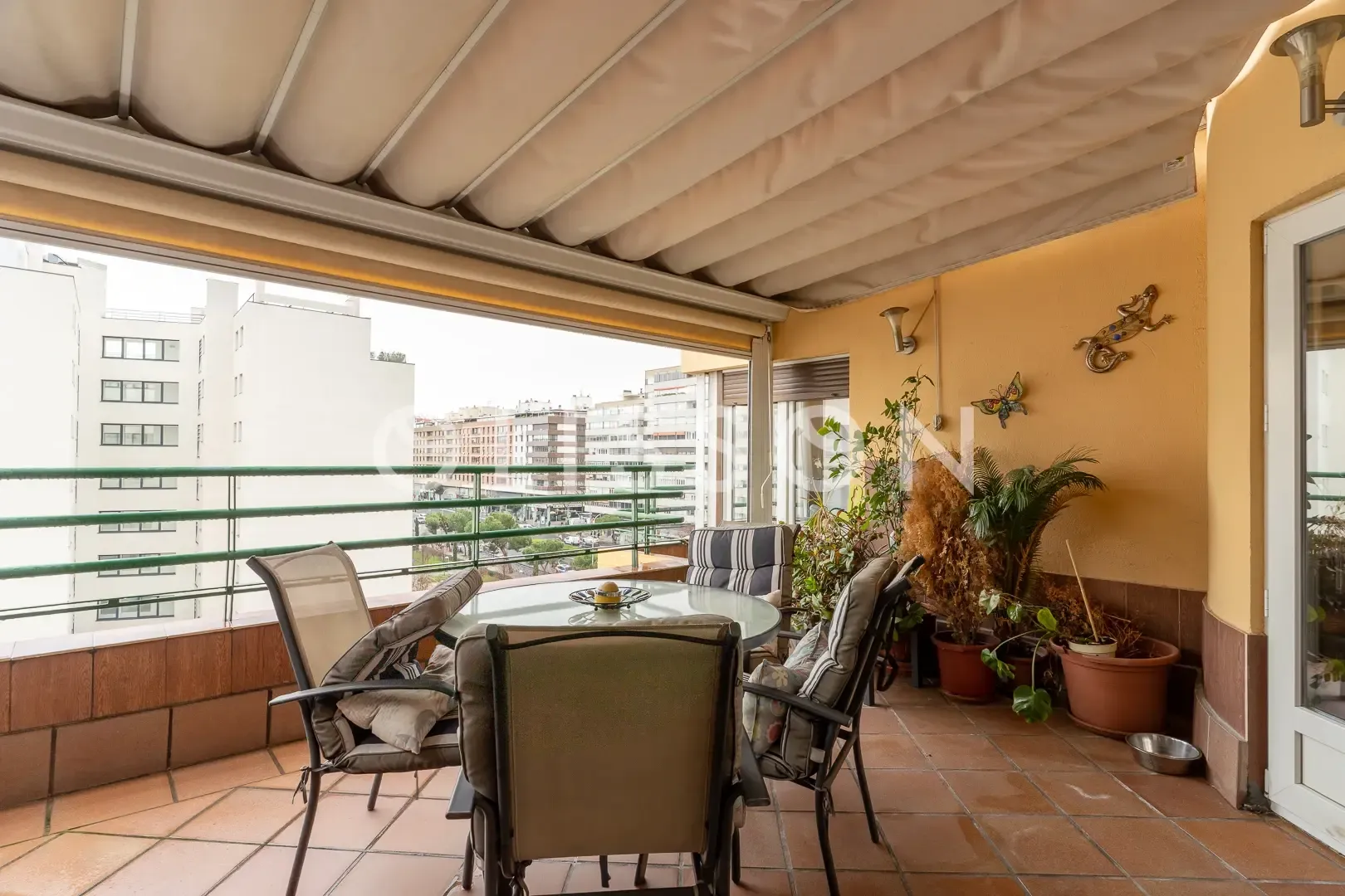 Ático con terraza y garaje en Ríos Rosas