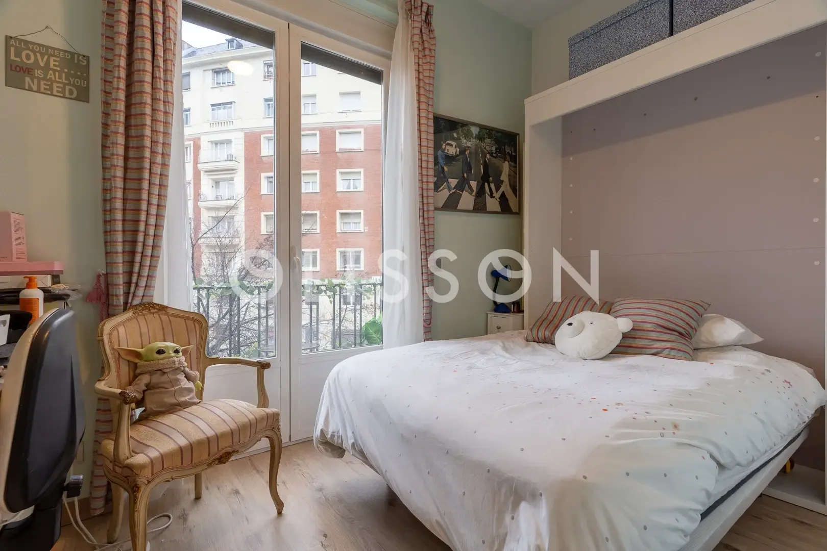 Excelente piso a reformar con 2 balcones 