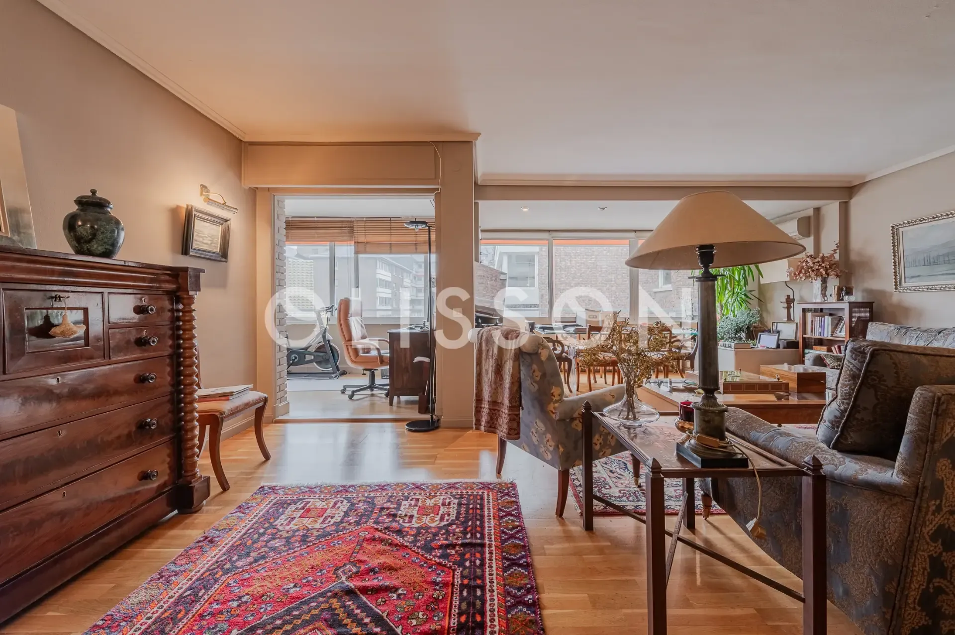 Exclusivo piso en La Piovera con piscinas, plaza de garaje y luminosidad excepcional