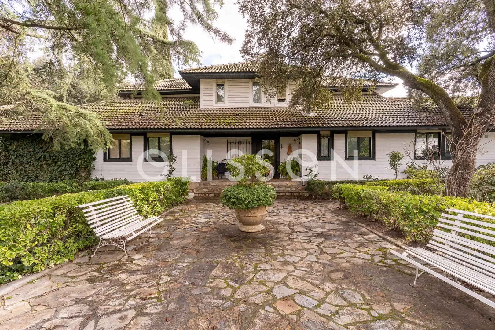 Parcela excepcional para crear una vivienda a medida en La Moraleja