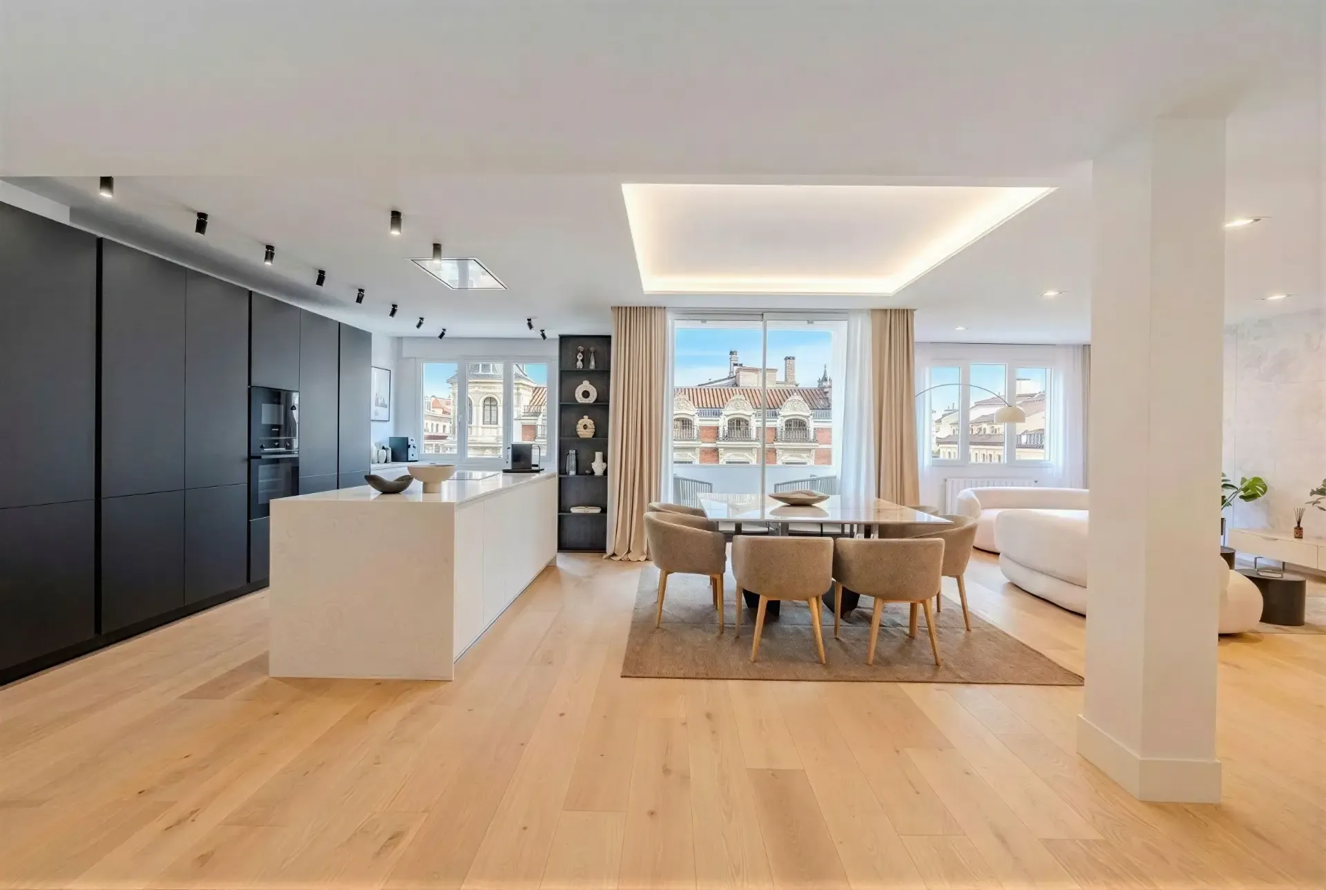 Alquiler en Jerónimos con terraza y plaza de garaje 