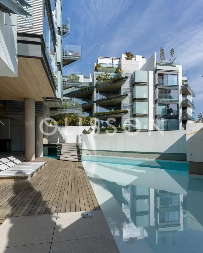 Dúplex con  jardín y piscina en urbanización de lujo en Conde Orgaz