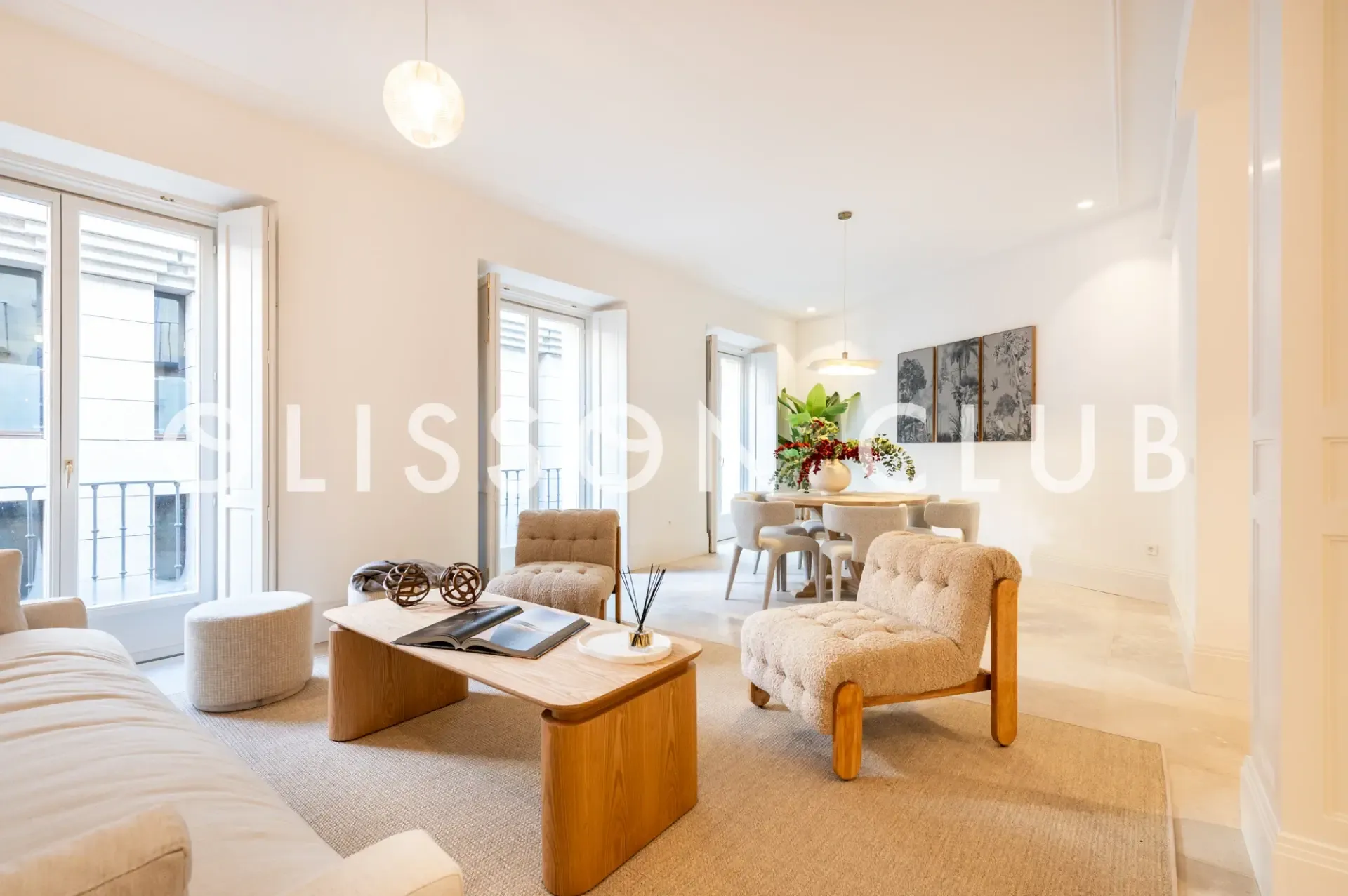 Exclusiva vivienda reformada con tres balcones y vistas privilegiadas