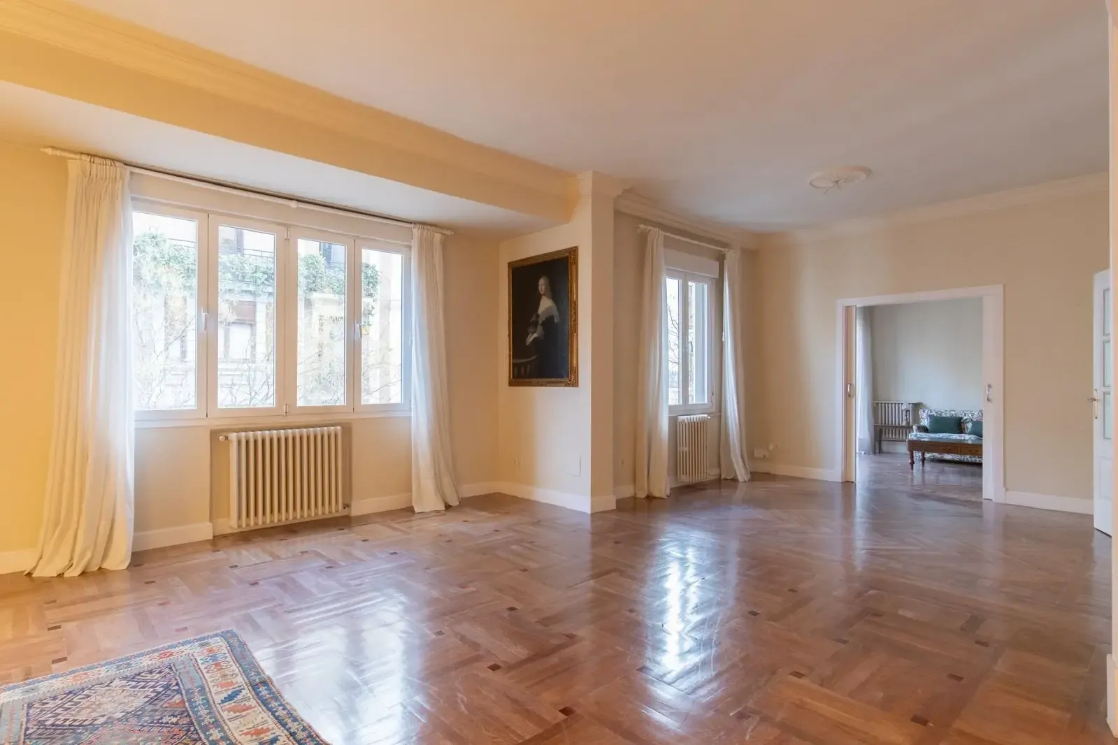 Excepcional piso exterior con terraza en edificio clásico de 1940