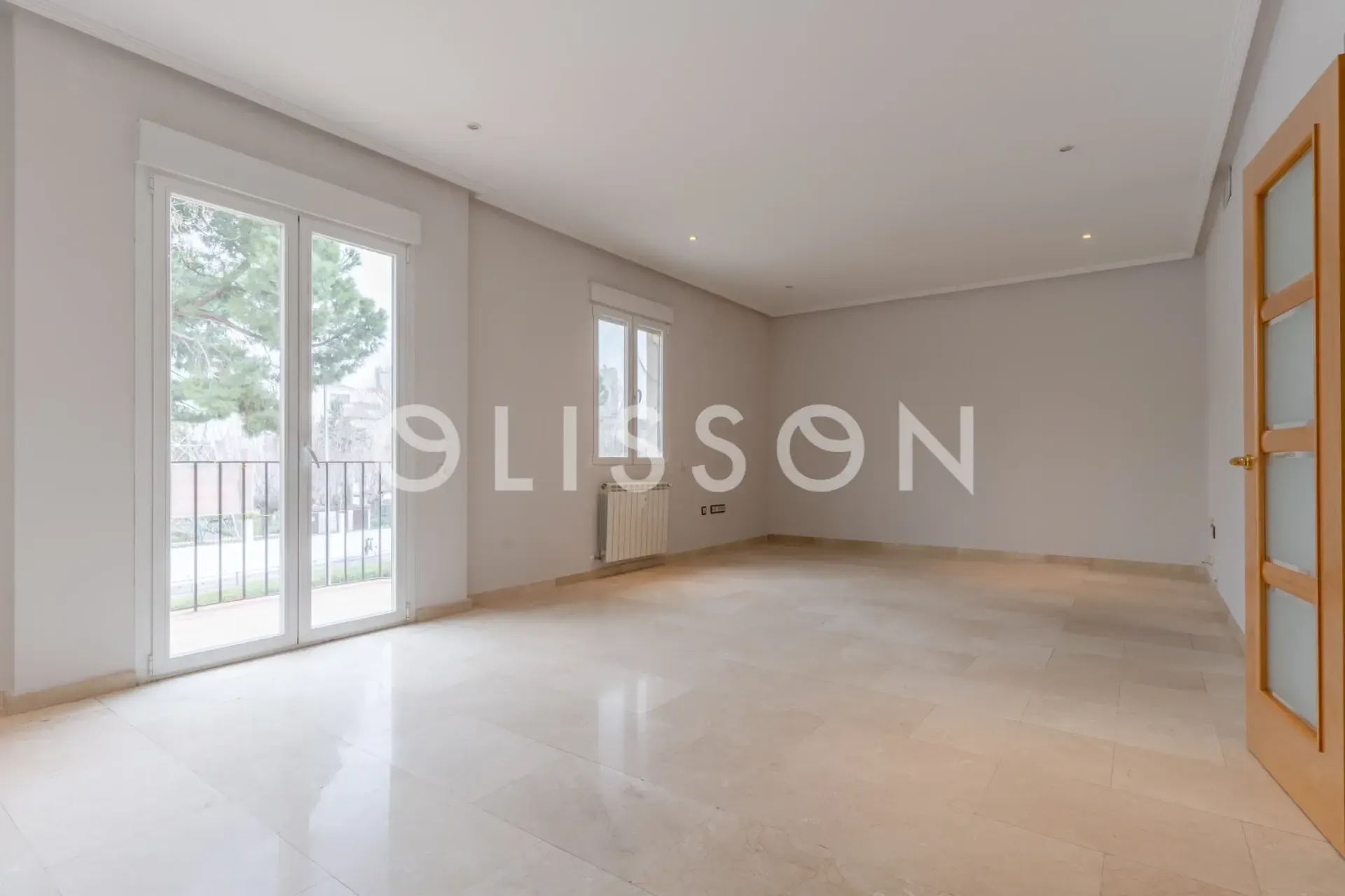 Amplio piso con trastero y parking comunitario en Arturo Soria