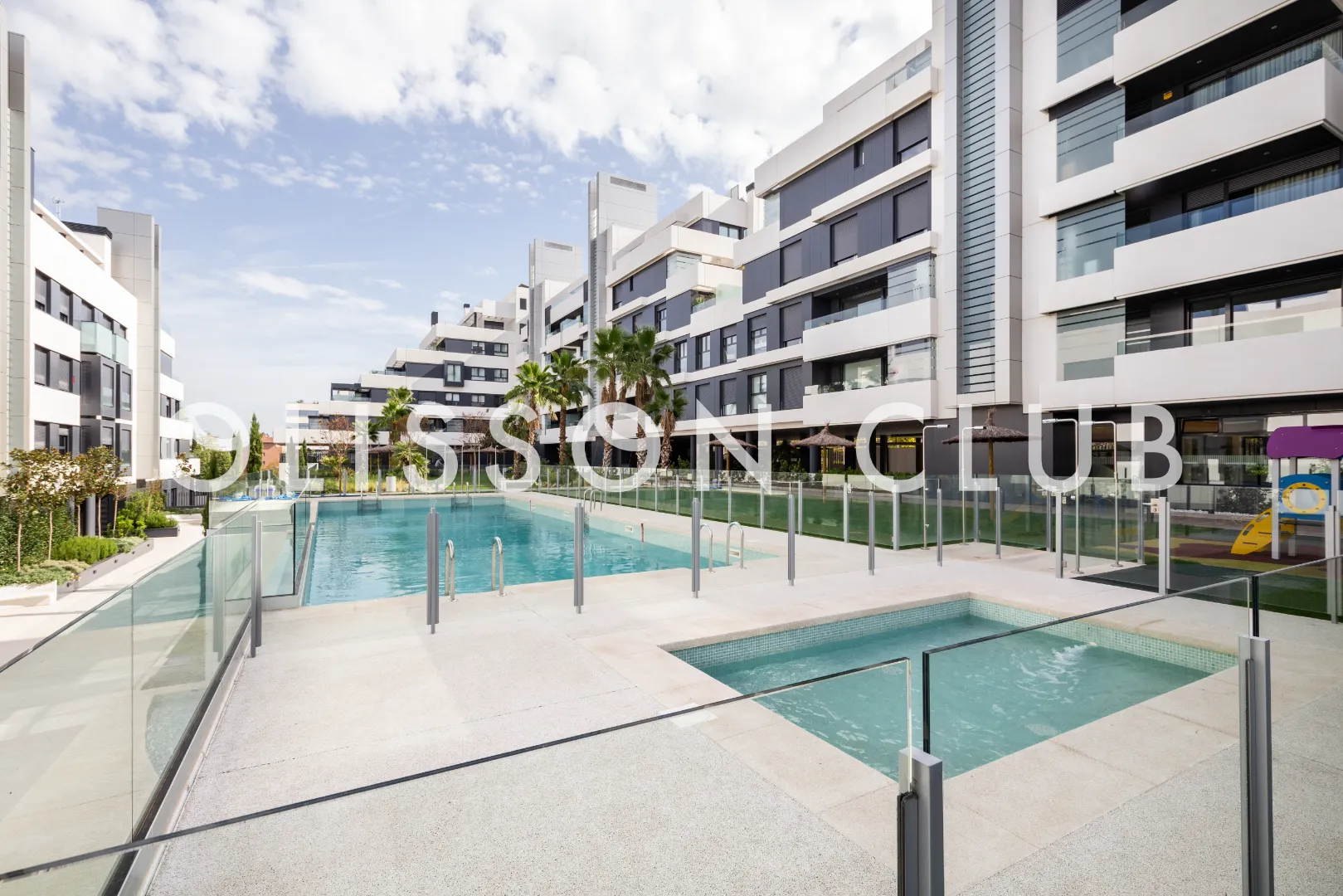 Una vivienda actual con terraza y vistas al parque en Conde Orgaz