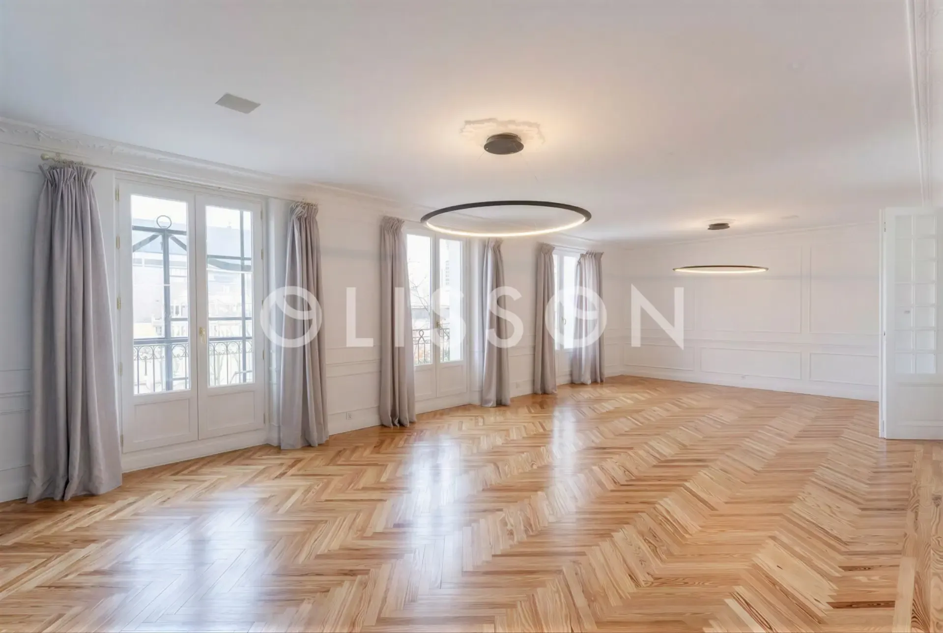 Piso de 300 m² exterior ubicado en la Milla de Oro