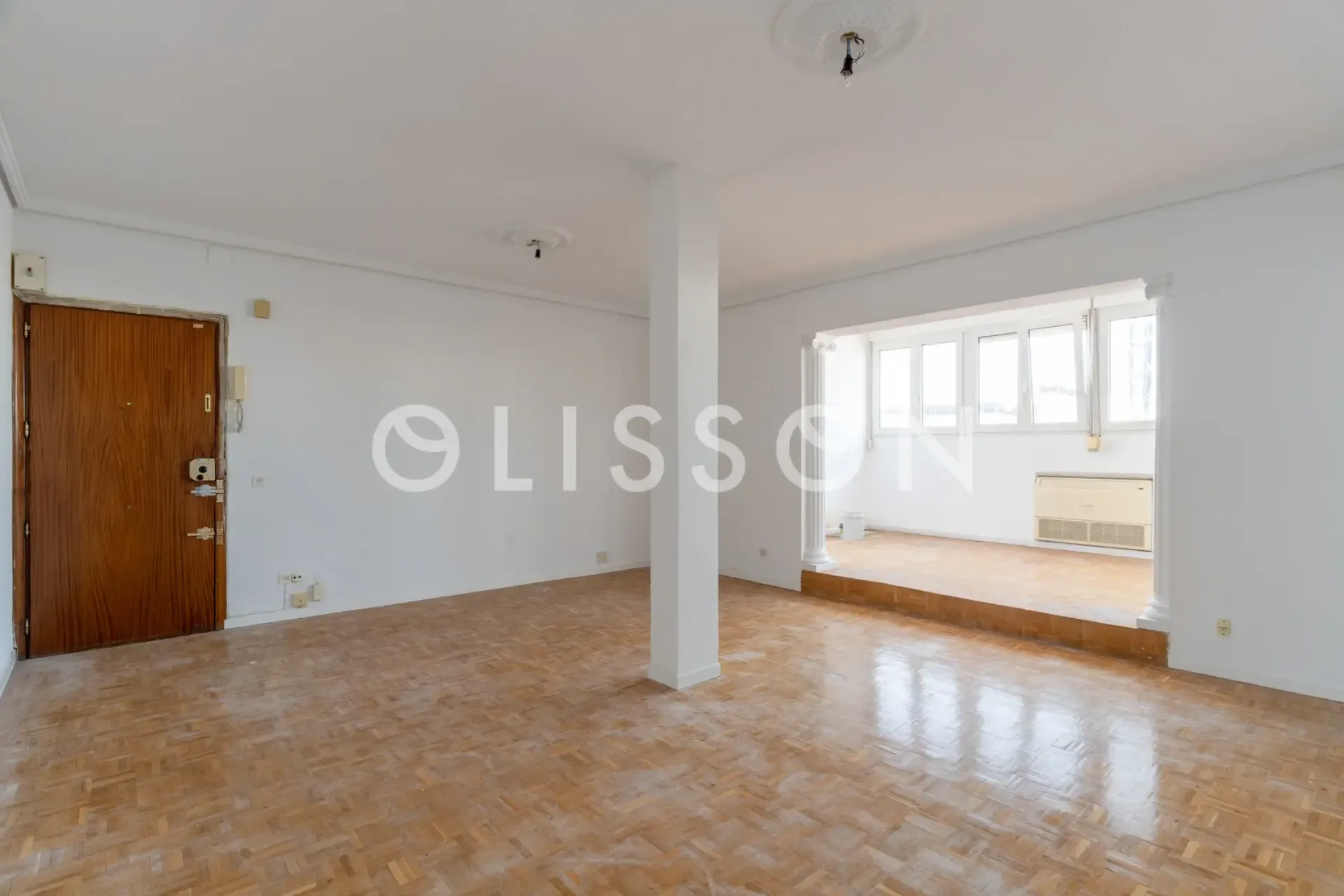 Luminoso ático exterior en séptima planta