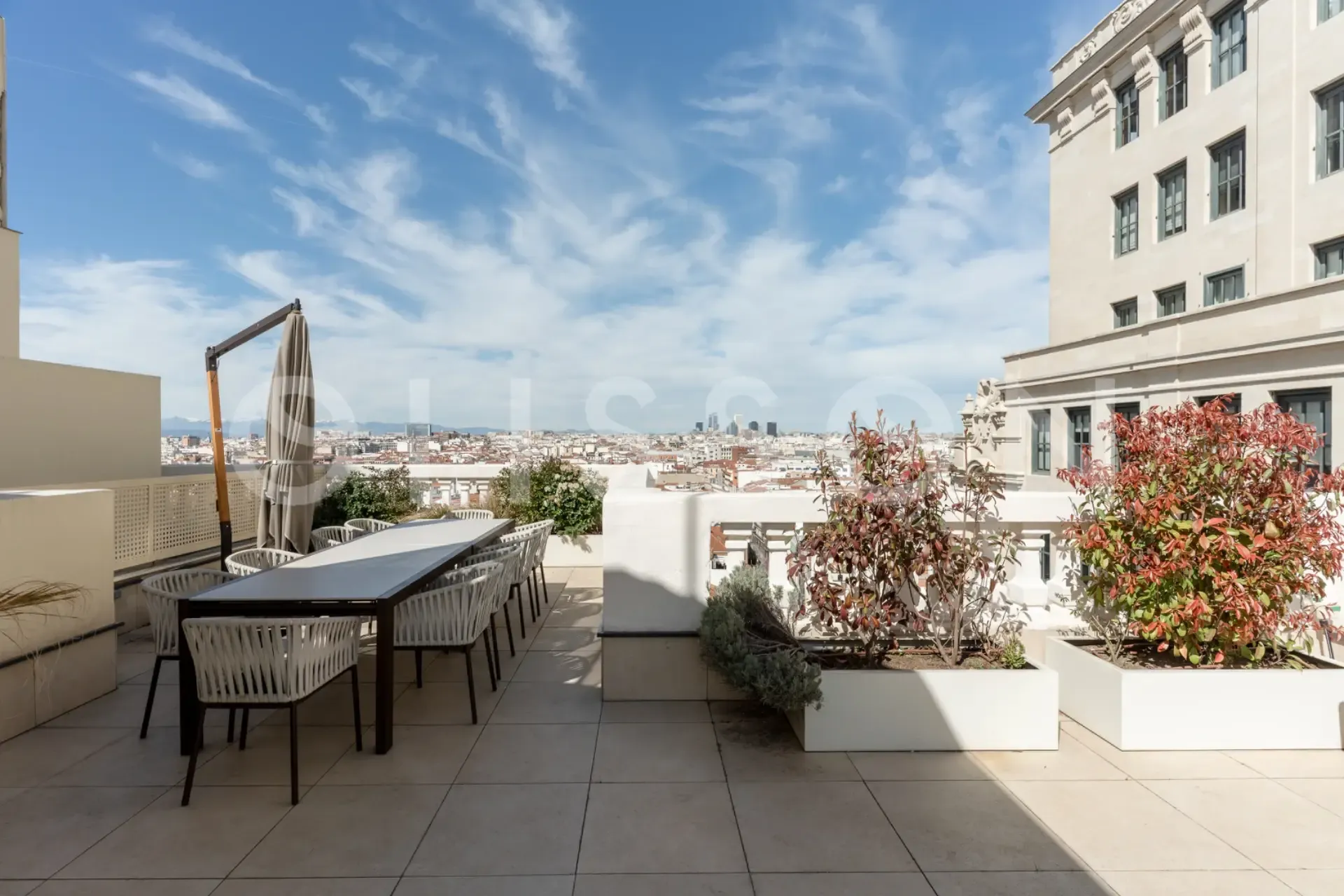 Espectacular piso reformado con vistas privilegiadas, orientación sur.