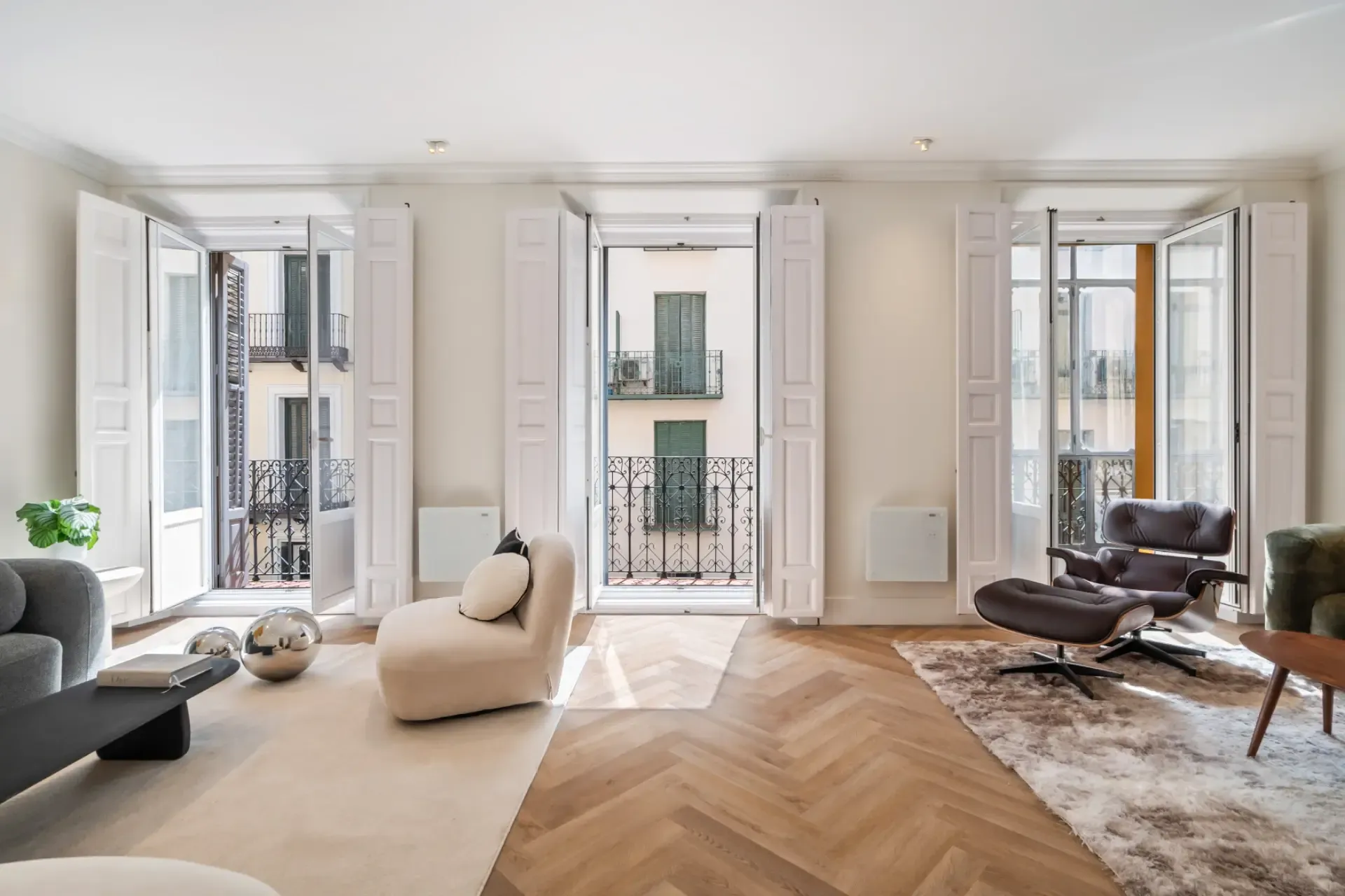 Vivienda reformada en edificio clásico