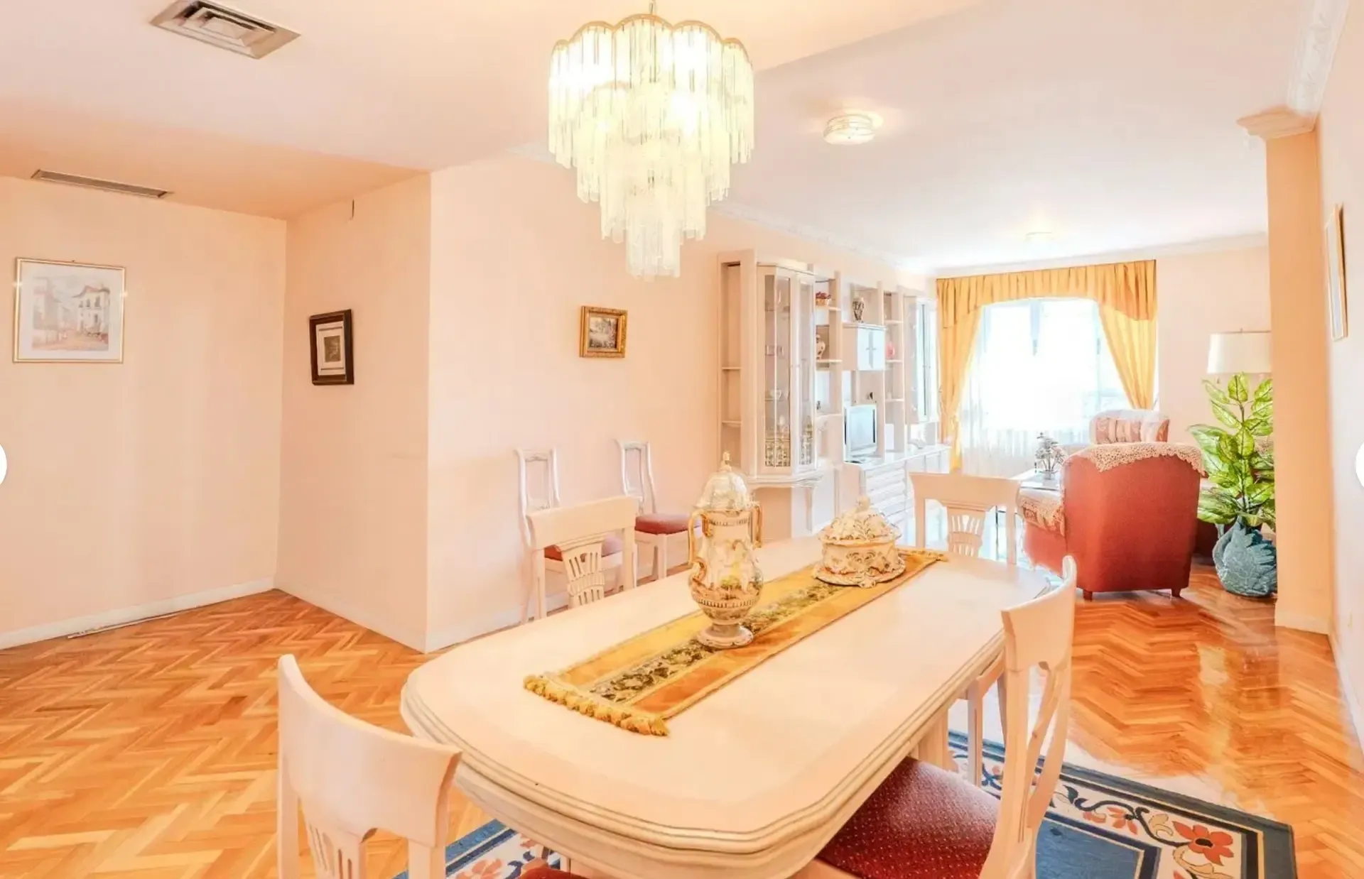 Luz, amplitud y ubicación privilegiada junto a la Calle Princesa y el Paseo de Pintor Rosales